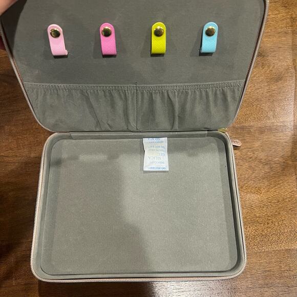 Nordstrom Jewelry Travel Case Metallic Rings, Necklaces, and Accessories - Picture 2 of 8